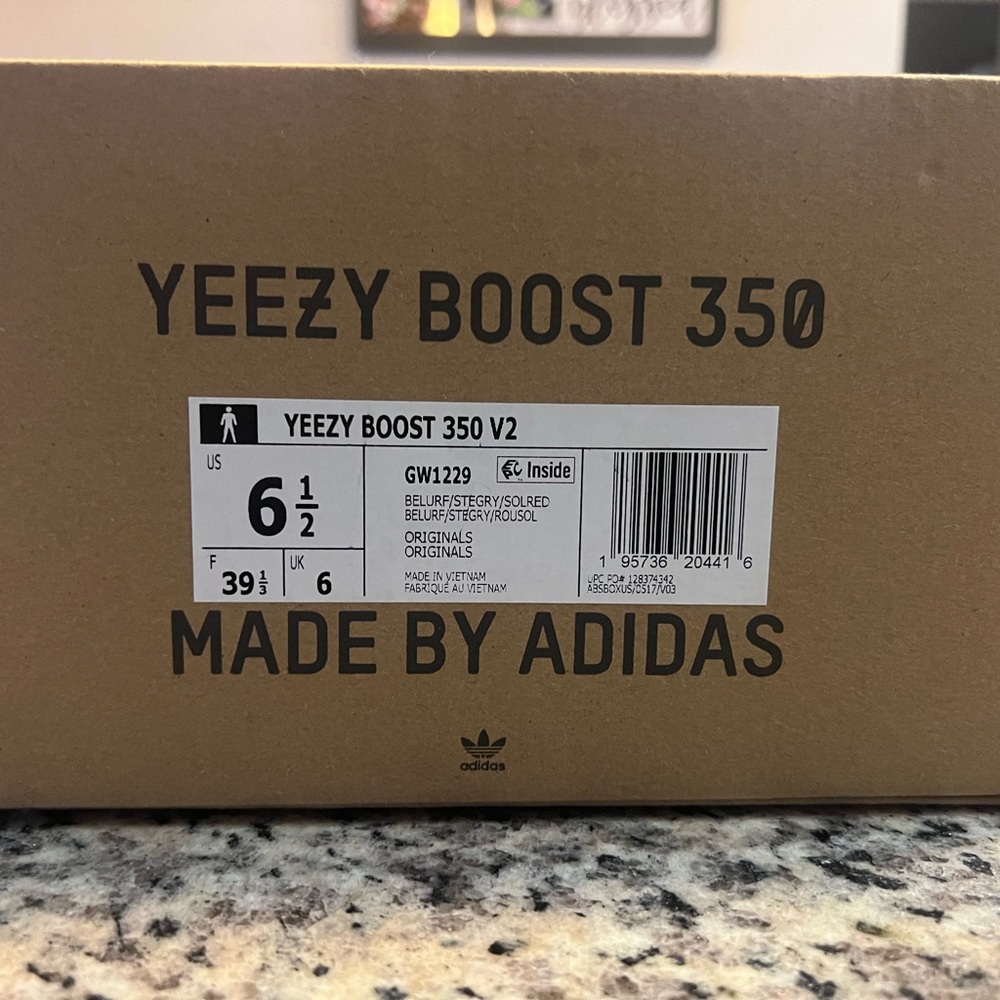 Yeezys Belugas - Picture 2 of 6